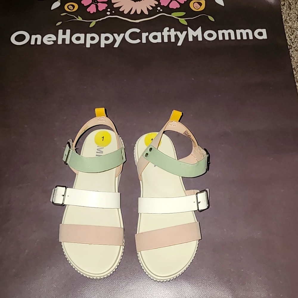MIA sandals Size 1